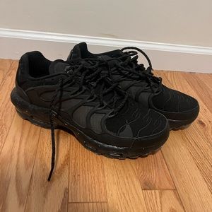 Men's Black Athletic Shoes